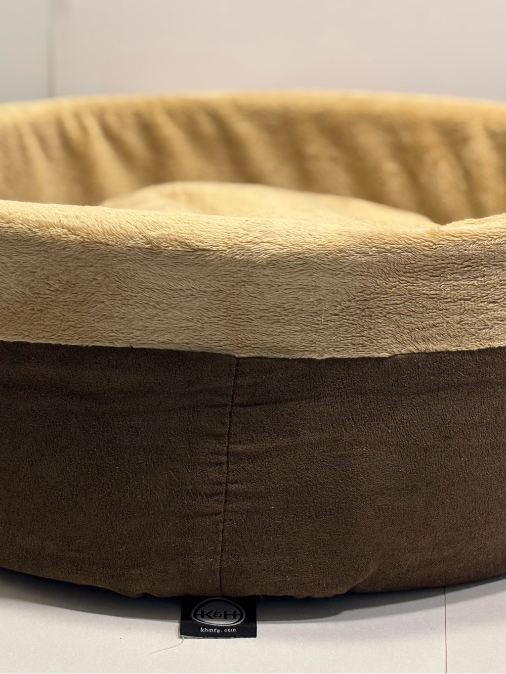 K & H Mocha 16” Round Pet Cat Dog Snuggle Cup Bomber Bed Pre-owned Sanitized